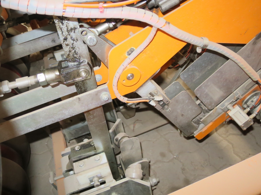 4524 Regero planting machine for plastic