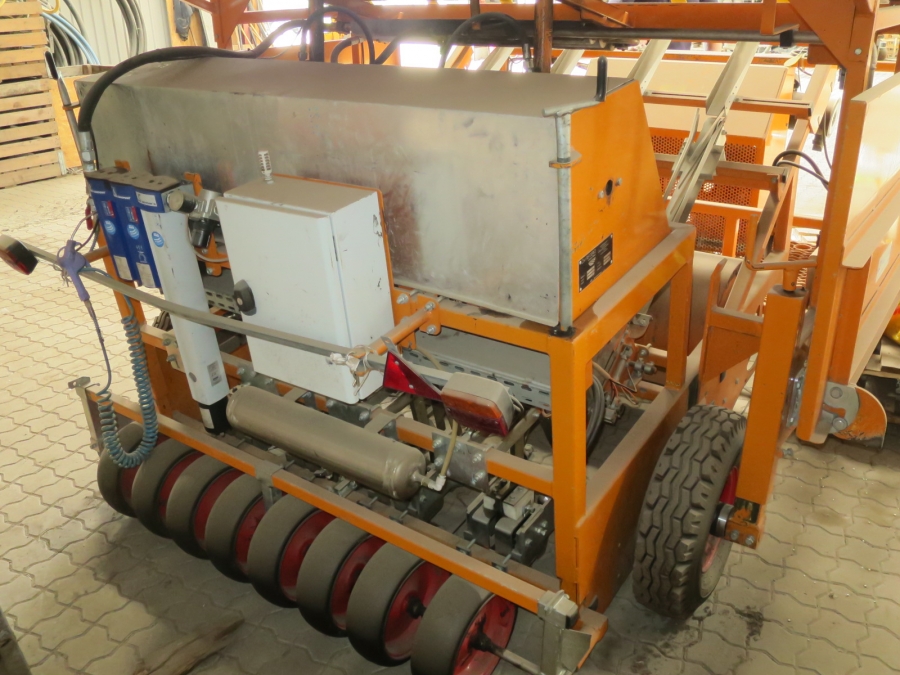 4524 Regero planting machine for plastic