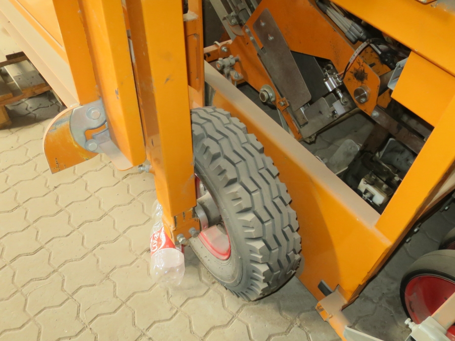 4524 Regero planting machine for plastic