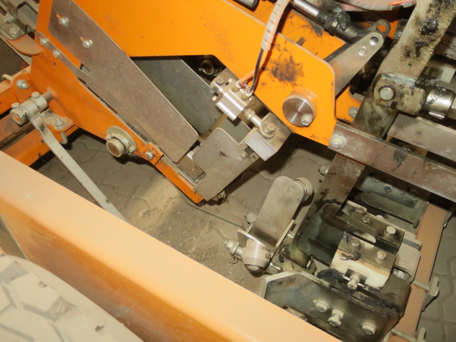 4524 Regero planting machine for plastic