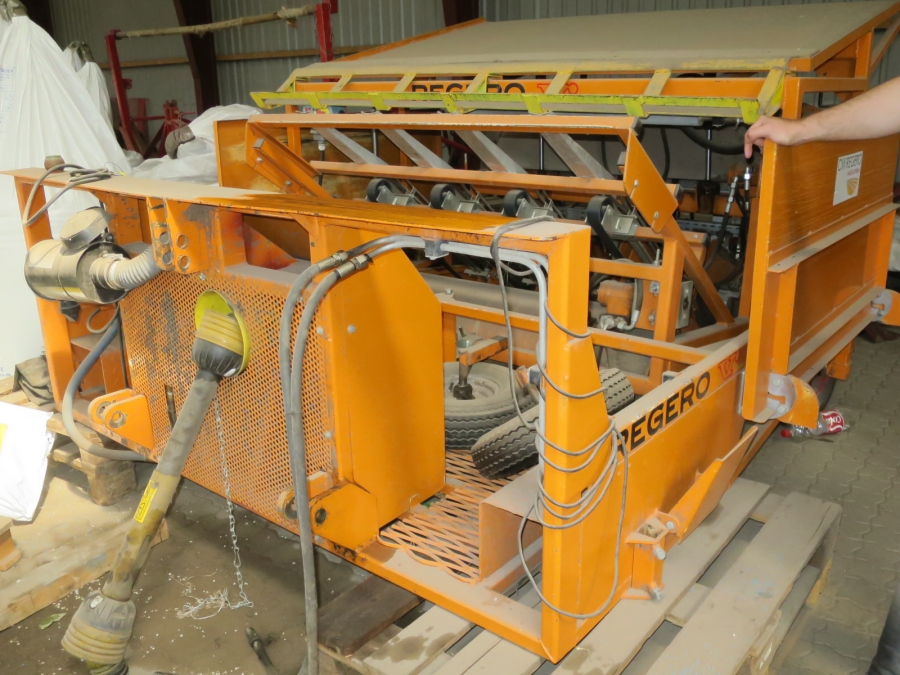 4524 Regero planting machine for plastic