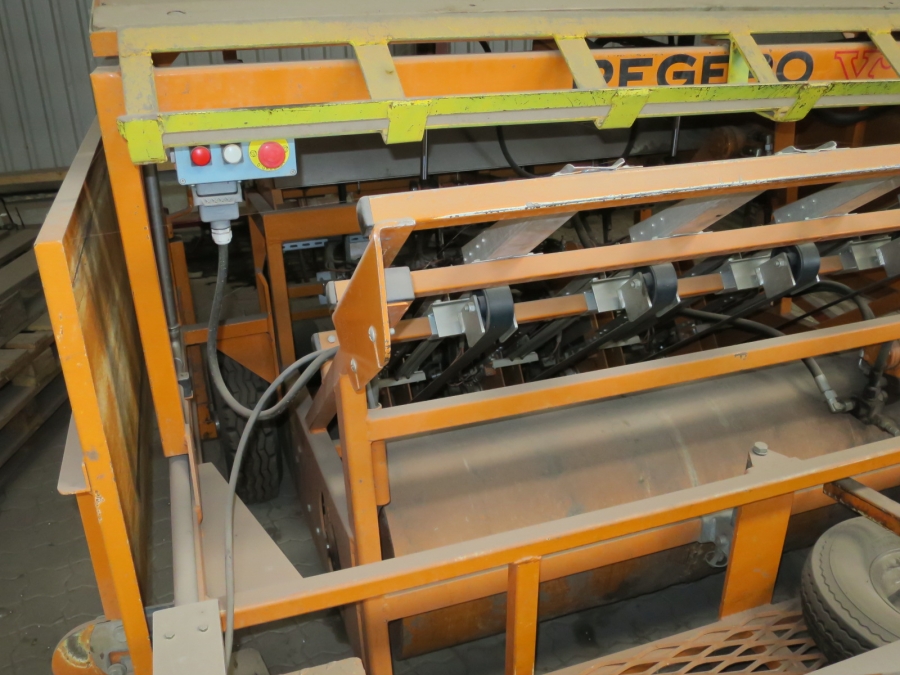 4524 Regero planting machine for plastic