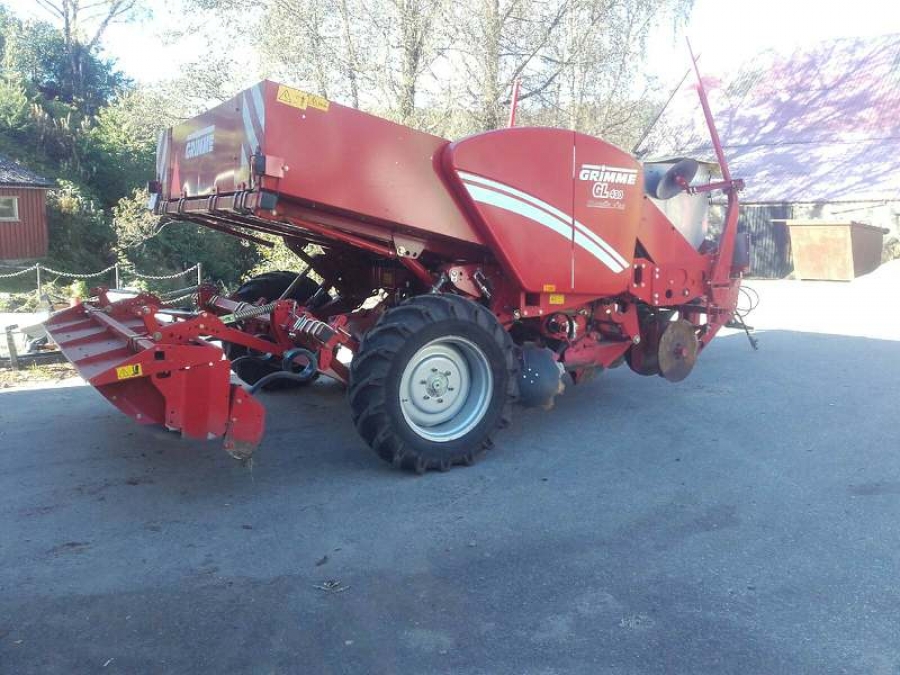 4549 Grimme GL 430 4 row potato planter