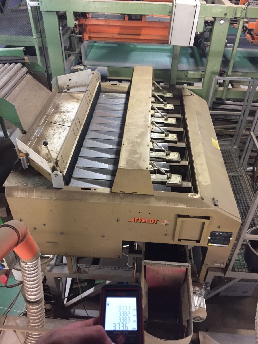 4588 Affeldt Computer weigher 12 head with rollstock net bagger