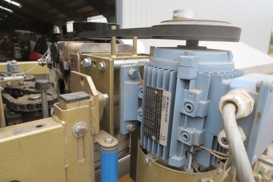 4588 Affeldt Computer weigher 12 head with rollstock net bagger