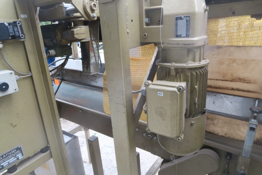 4588 Affeldt Computer weigher 12 head with rollstock net bagger