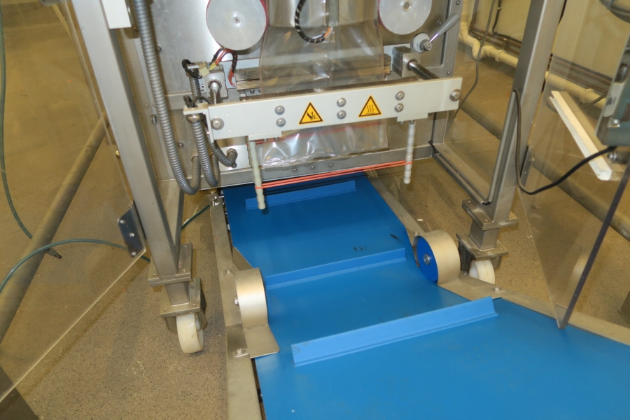 4593 GKS packlinje med vertikal packmaskin, våg mm