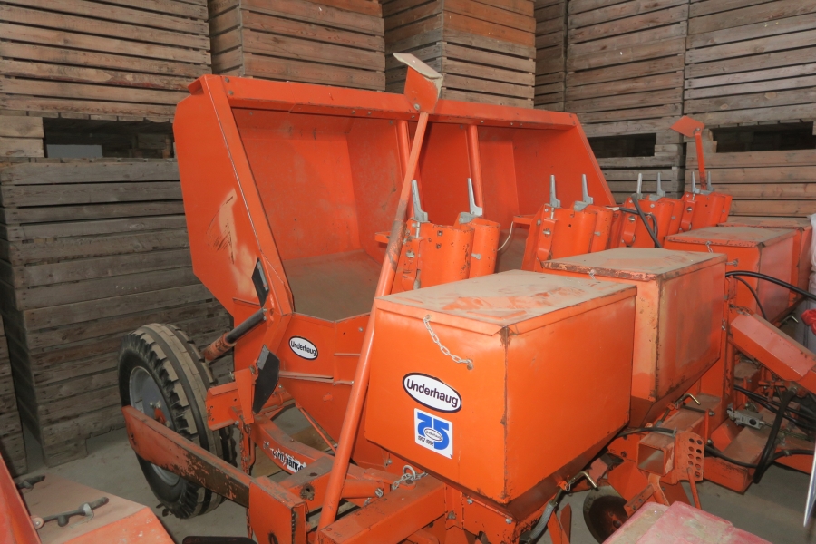 4606 Underhaug 4 row potato planter