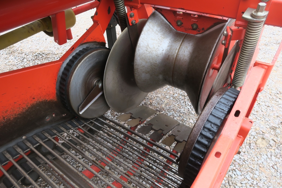4609 Grimme SE 75-30 UB potato harvester