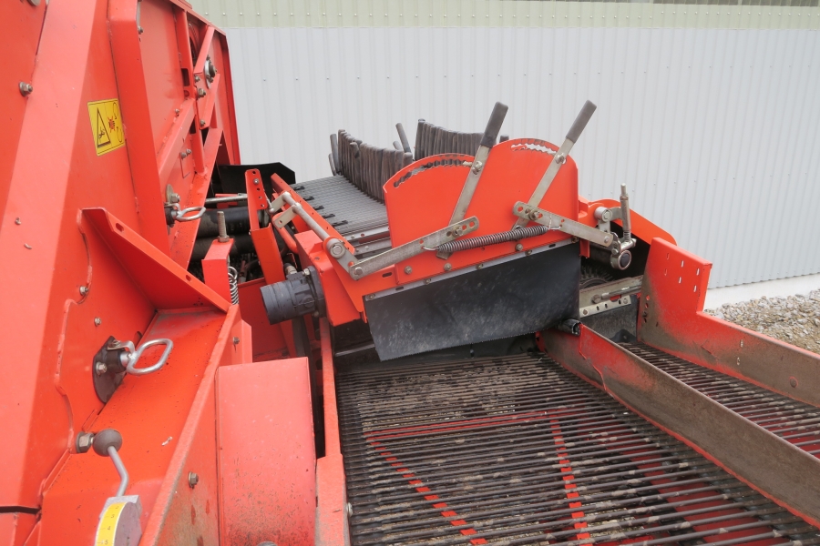 4609 Grimme SE 75-30 UB potato harvester