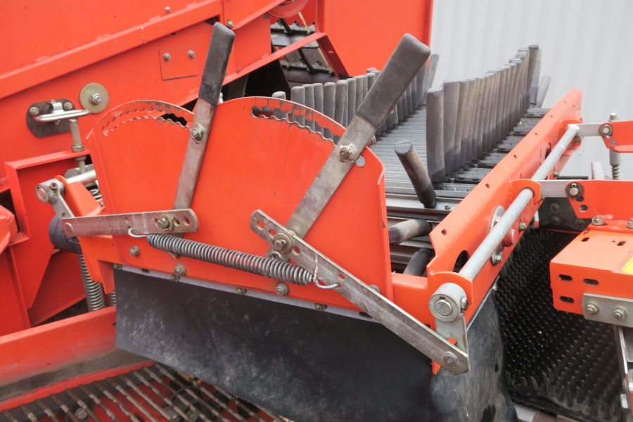 4609 Grimme SE 75-30 UB potato harvester