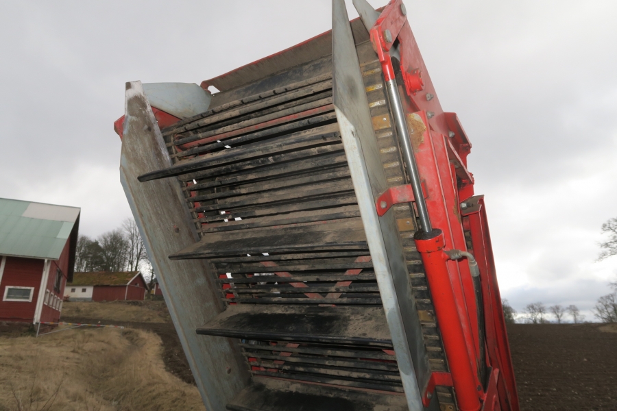 4615 Kverneland UN2200 potato harvester