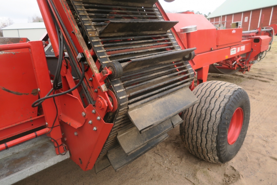 4615 Kverneland UN2200 potato harvester