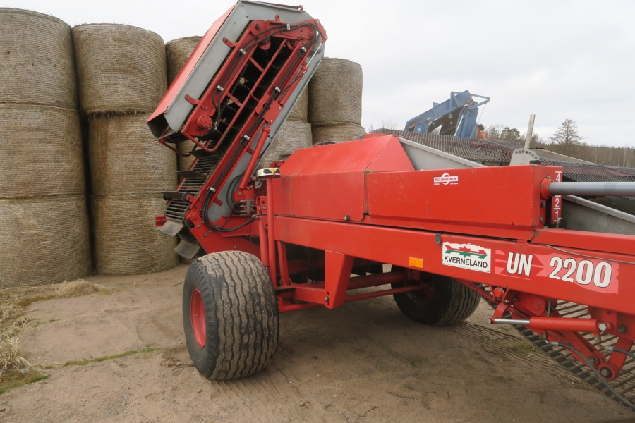 4615 Kverneland UN2200 potato harvester