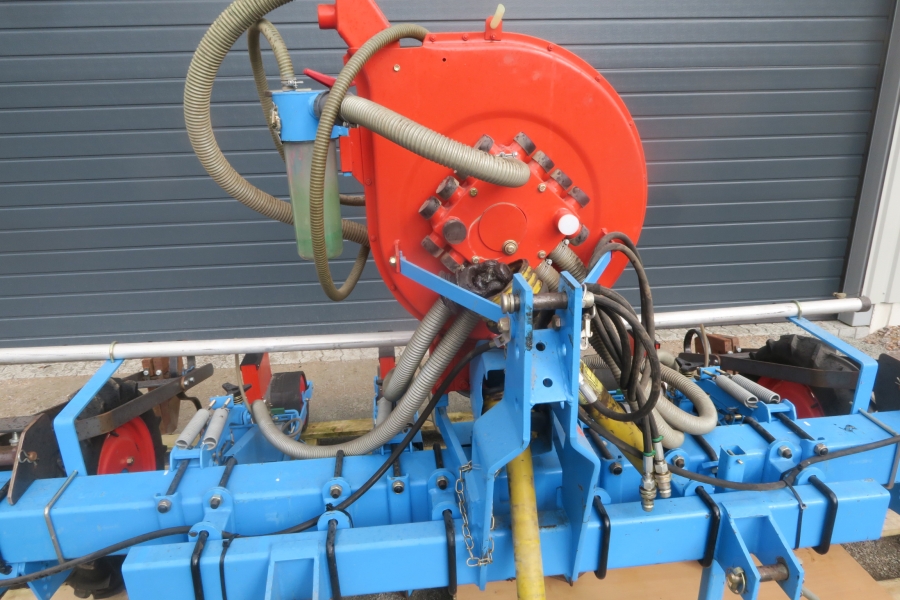 4621 Monosem MS precision seeder for vegetables