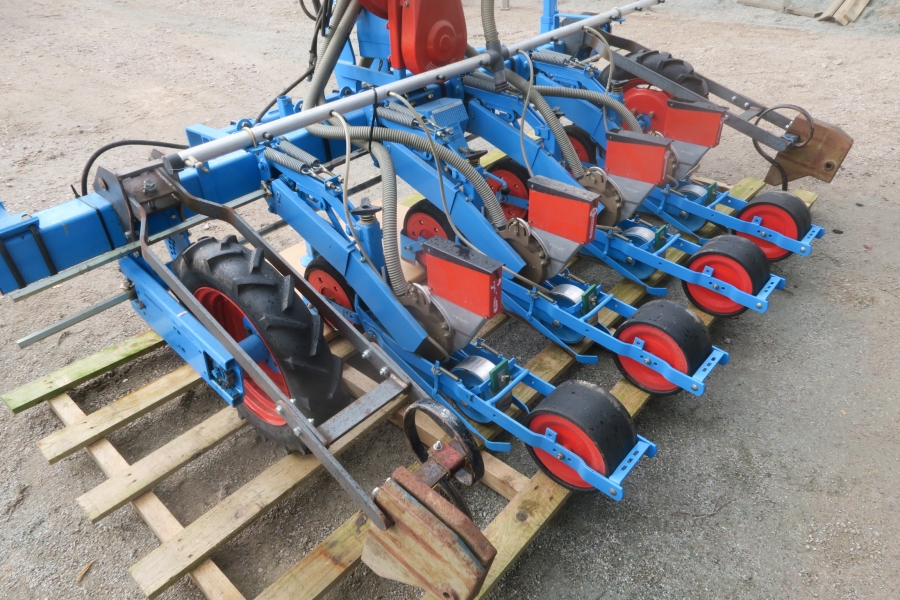 4621 Monosem MS precision seeder for vegetables