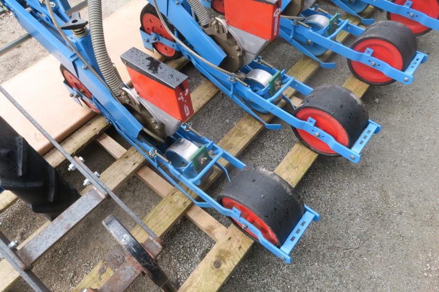 4621 Monosem MS precision seeder for vegetables