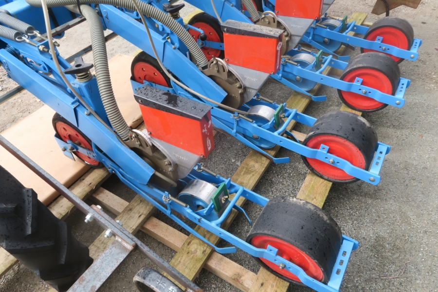 4621 Monosem MS precision seeder for vegetables