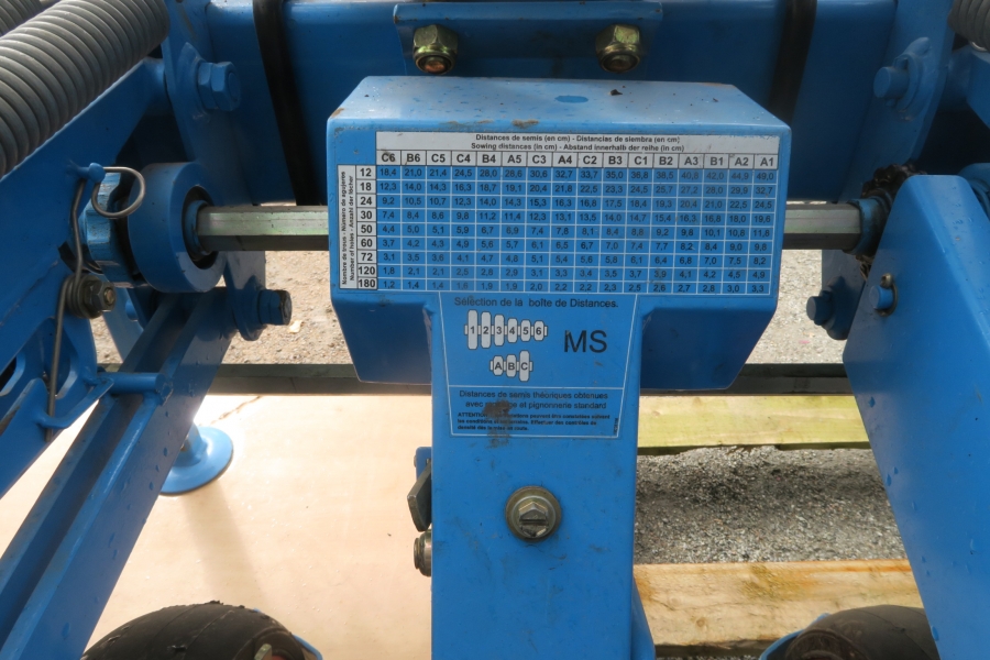 4621 Monosem MS precision seeder for vegetables