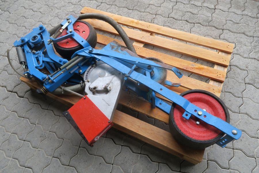 4621 Monosem MS precision seeder for vegetables