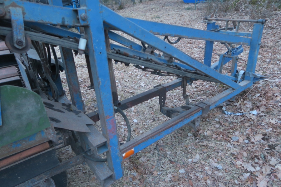 4631 Asa-Lift garlic harvester