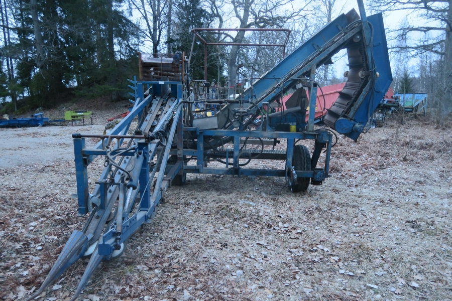 4631 Asa-Lift garlic harvester