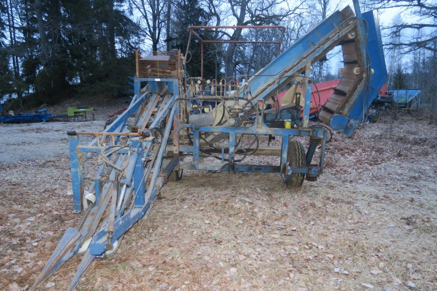 4631 Asa-Lift garlic harvester