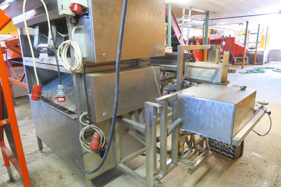 4636 Newtec 2000 computer weigher with bagger