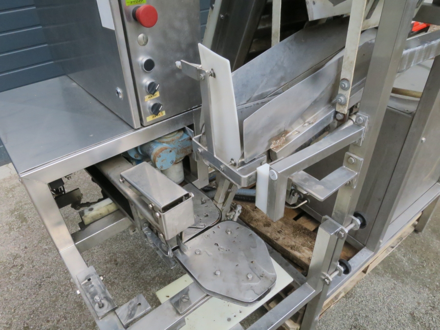 4643 Newtec G30A carrot weigher and packing machine