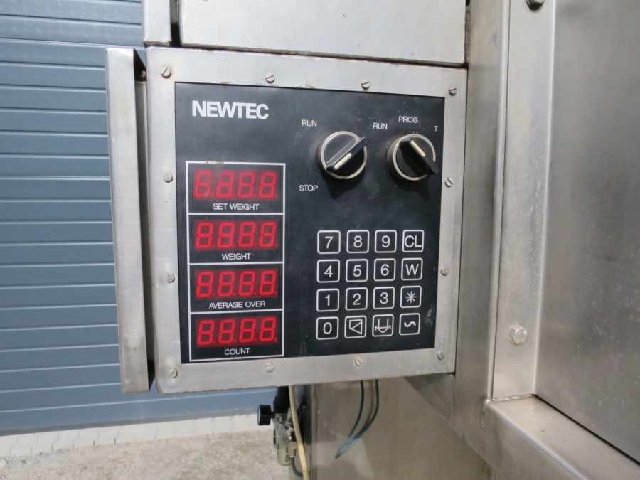 4672 Newtec 2000 computer weigher