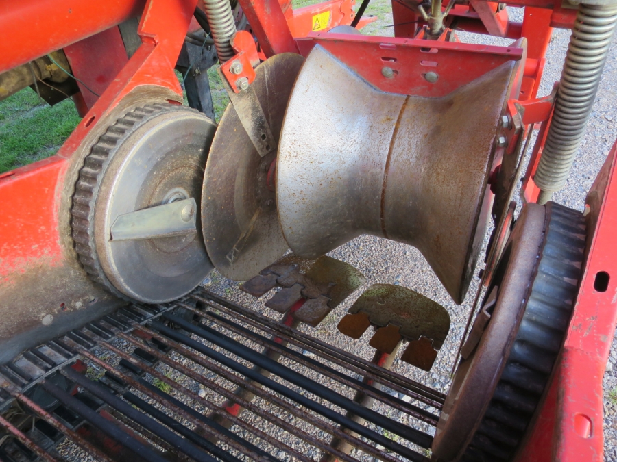 4677 Grimme SE75-20 potato harvester