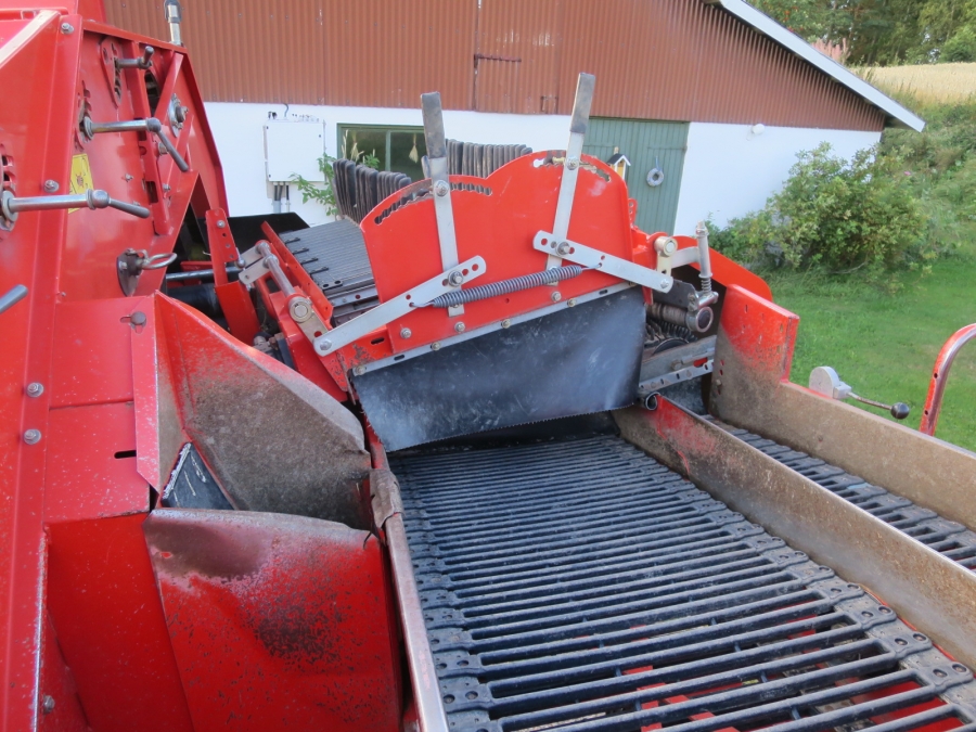 4677 Grimme SE75-20 potato harvester