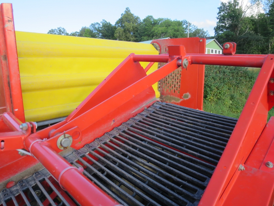 4677 Grimme SE75-20 potato harvester