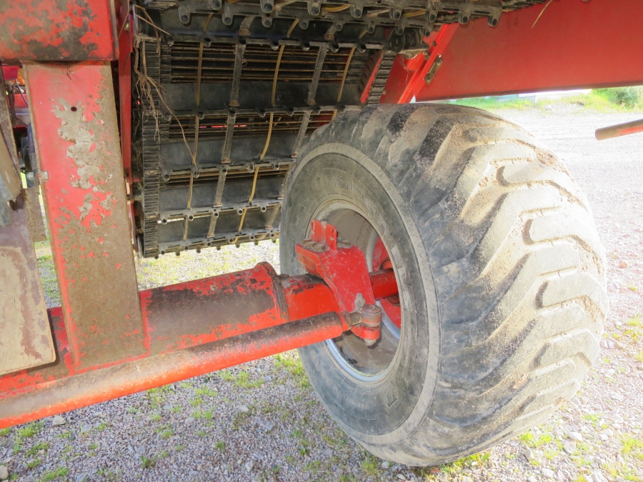 4677 Grimme SE75-20 potato harvester