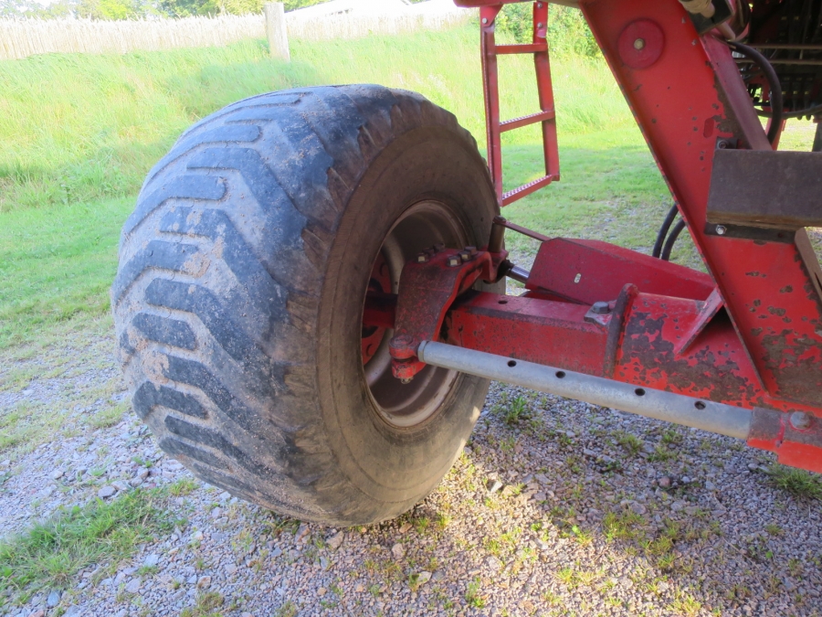 4677 Grimme SE75-20 potato harvester