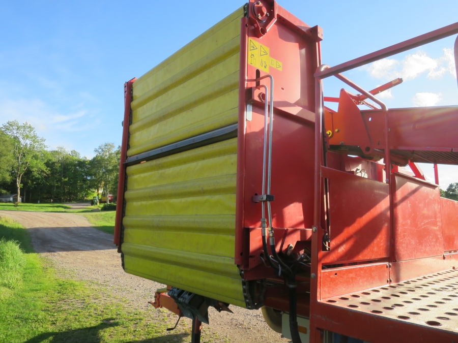 4677 Grimme SE75-20 potato harvester