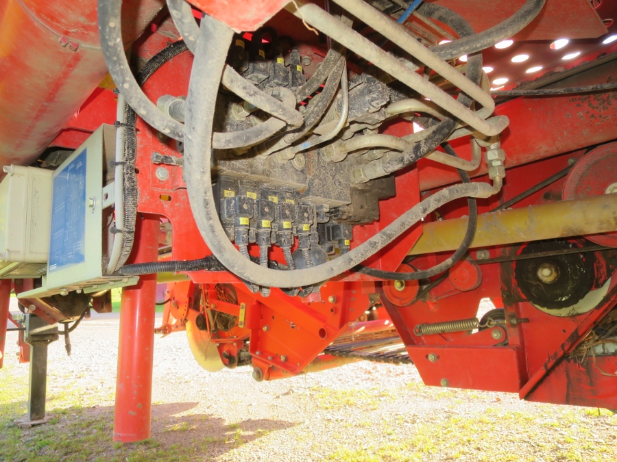4677 Grimme SE75-20 potato harvester