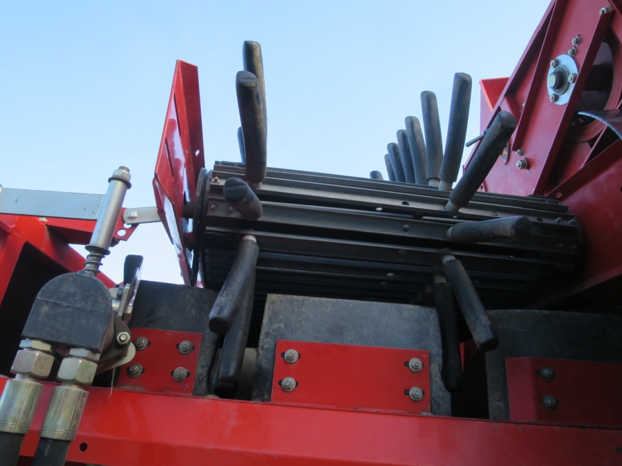 4677 Grimme SE75-20 potato harvester