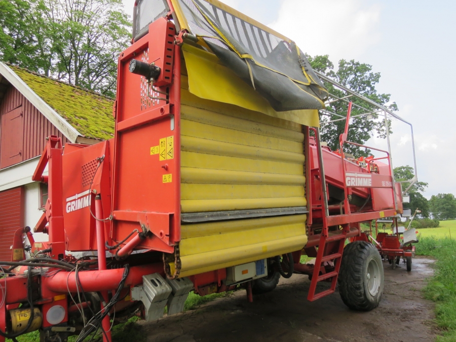 4679 Grimme SE75-30 potato harvester