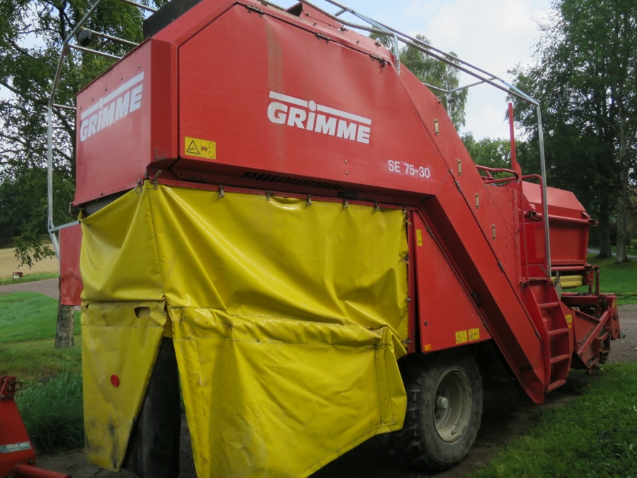 4679 Grimme SE75-30 potato harvester