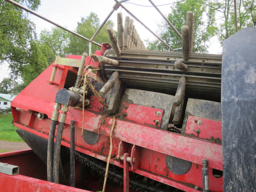 4679 Grimme SE75-30 potato harvester