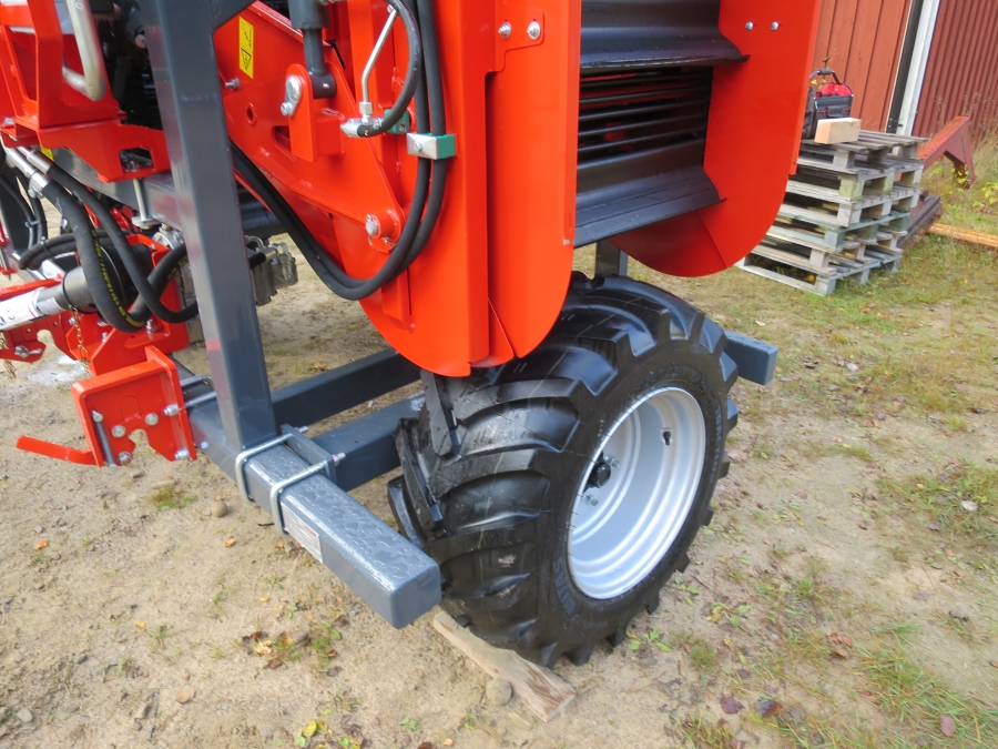 4692 Dewulf P3K carrot harvester with elevator