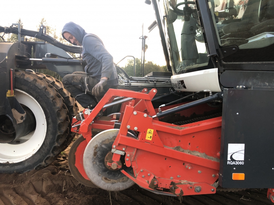 4702 Dewulf RQA3060 potato harvester selfpropelled