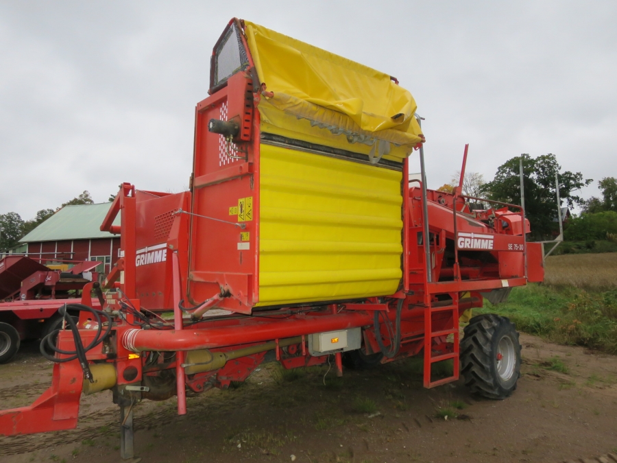 4704 Grimme SE75-30 potato harvester