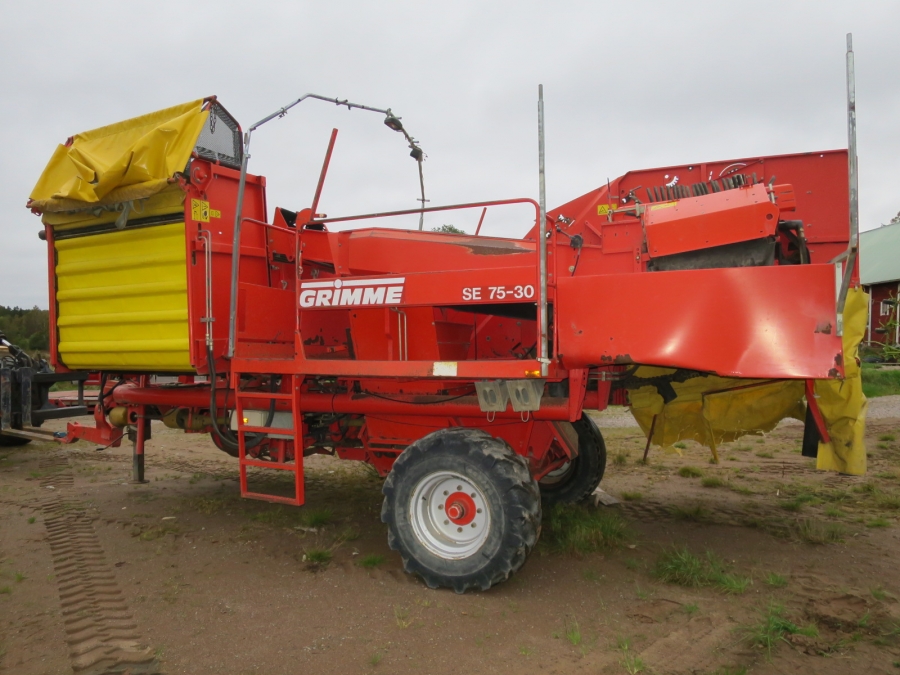4704 Grimme SE75-30 potato harvester
