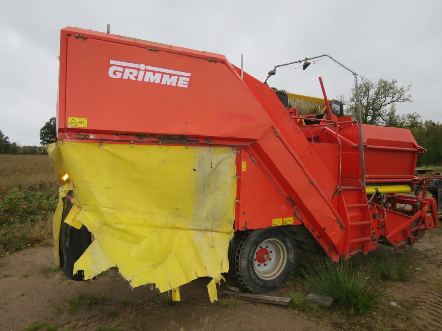 4704 Grimme SE75-30 potato harvester
