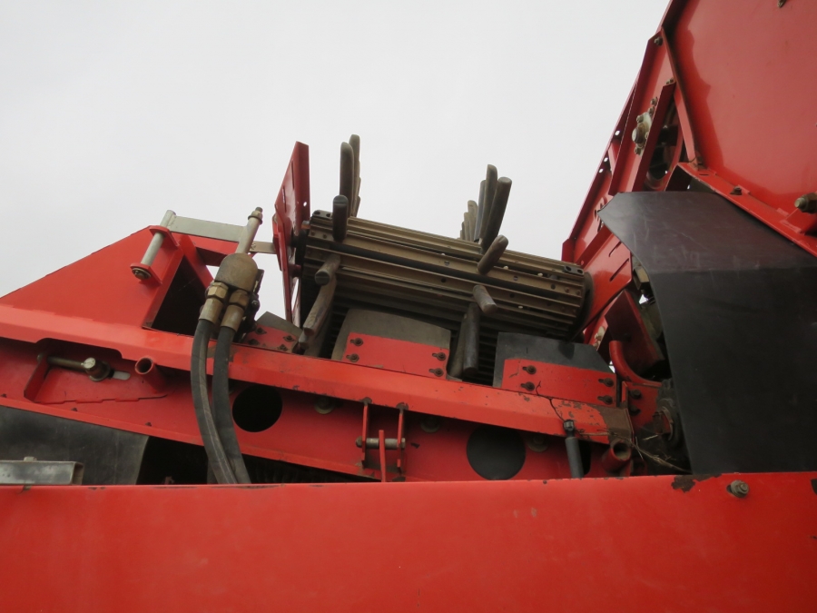 4704 Grimme SE75-30 potato harvester