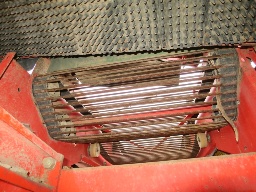 4704 Grimme SE75-30 potato harvester
