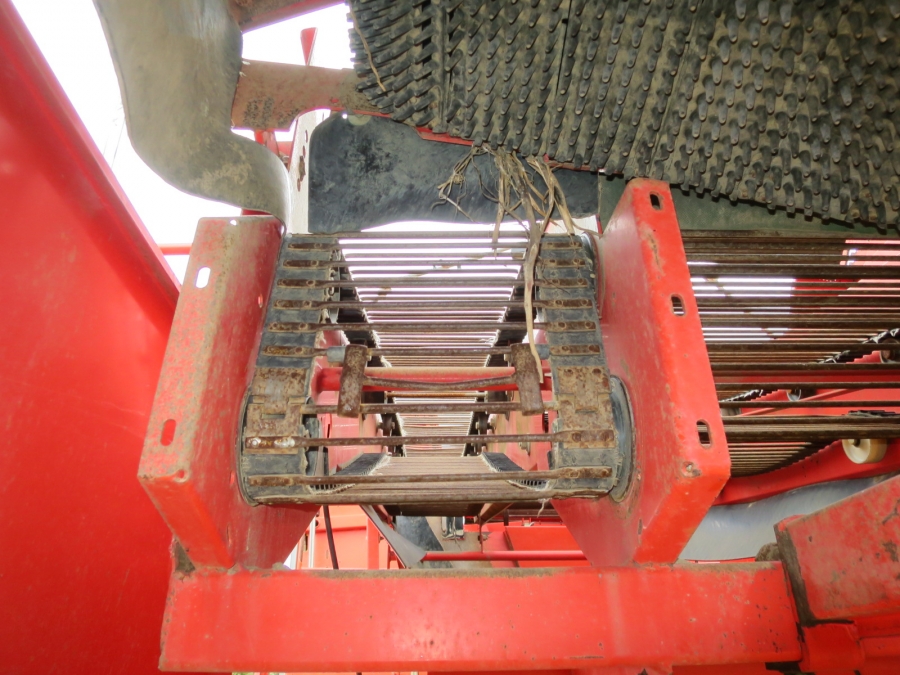 4704 Grimme SE75-30 potato harvester
