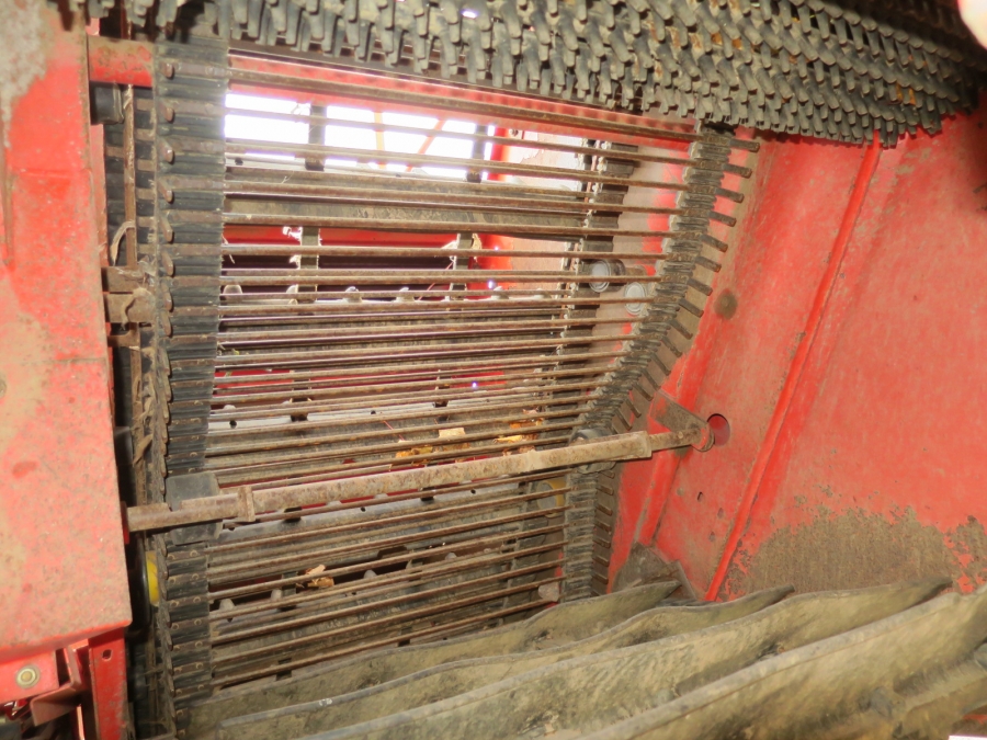 4704 Grimme SE75-30 potato harvester